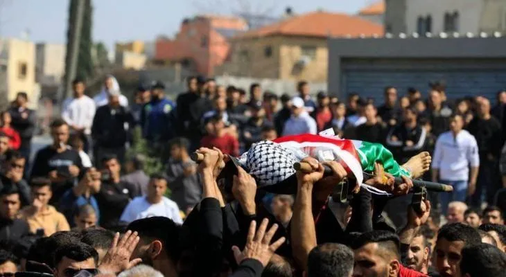 أهالي مدينة البيرة يُشيّعون الشهيد محمد حسنين