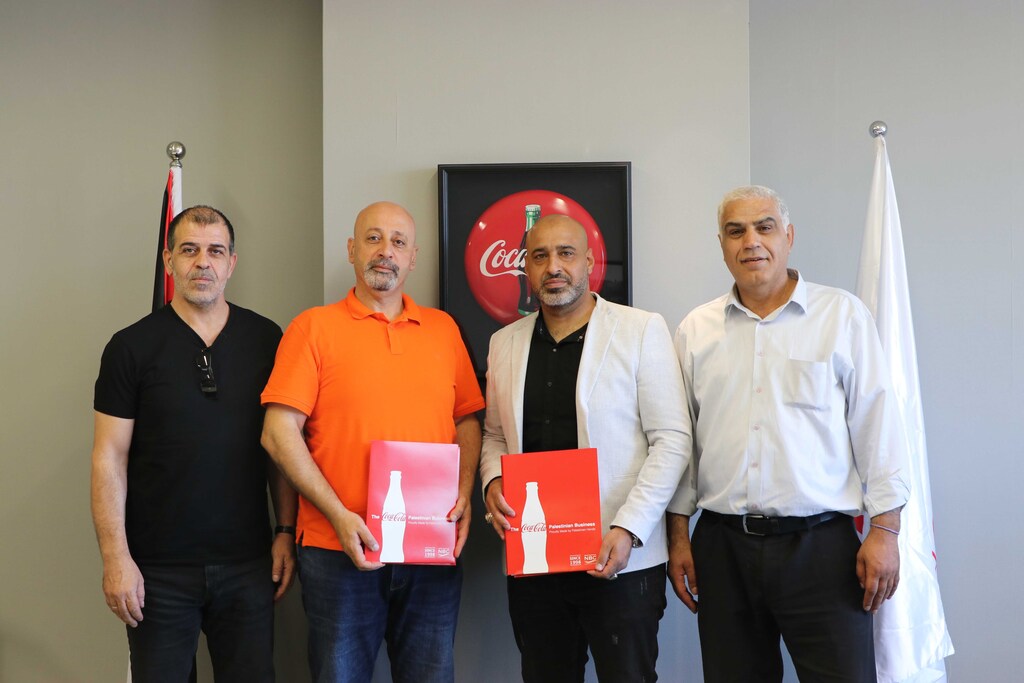 شركة المشروبات الوطنية كوكاكولا/كابي ترعى المدرسة الكروية التابعة لنادي شباب أبو ديس