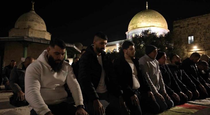 شرطة الاحتلال ومستوطنين يعتدون على المصلين عقب خروجهم من الأقصى