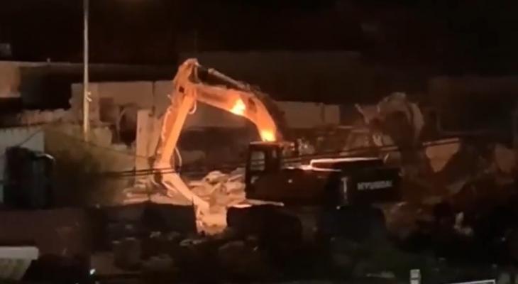 الاحتلال يهدم 4 محال تجارية قرب القدس