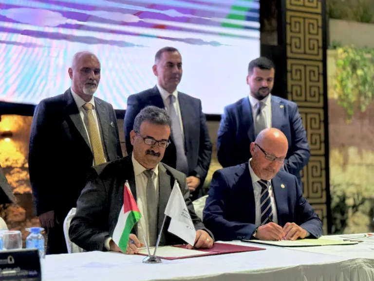 تحت رعاية معالي وزير الزراعة البروفيسور رزق سليمية، الإعلان عن اطلاق خدمات التأمين الزراعي في شركة الأراضي المقدسة للتأمين التكافلي (فيديو)