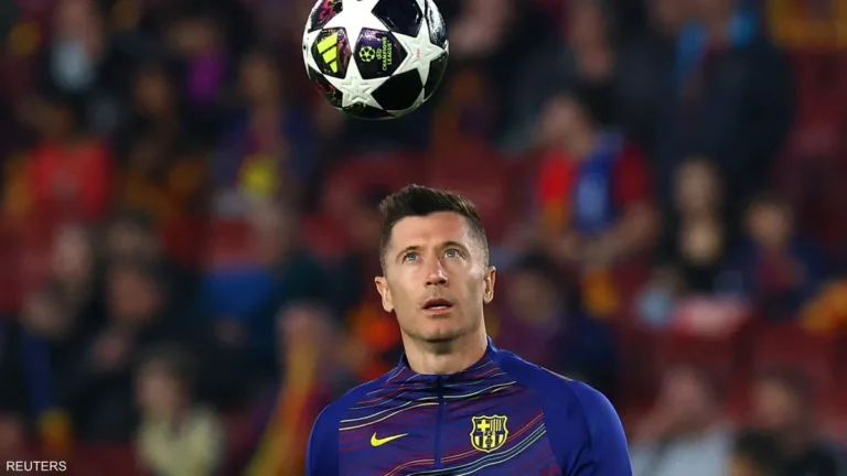 رسميا.. برشلونة يعلن رحيل مهاجمه ليفاندوفسكي
