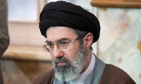 تصعيد جديد يهدد المفاوضات .. خامنئي يرفض إخراج اليورانيوم المخصب من إيران