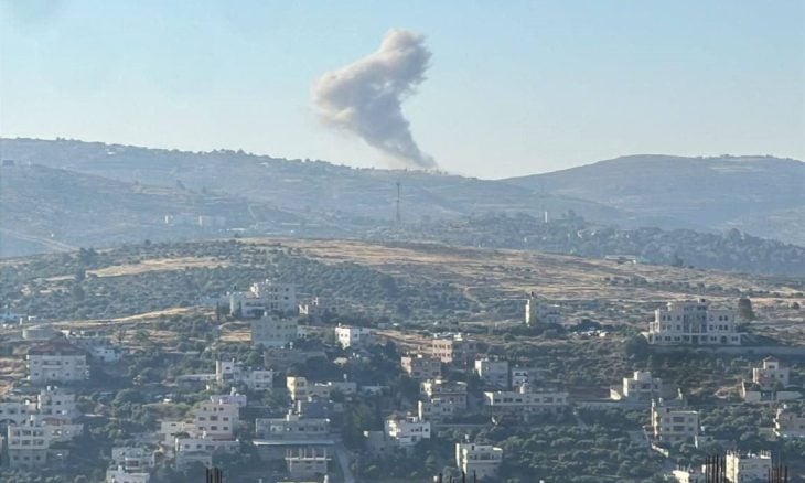 إيران تجدد قصفها لإسرائيل وسقوط صواريخ قرب مستوطنة بالضفة الغربية