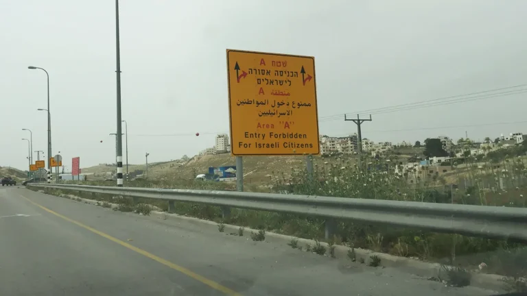 معاريف”: فروق الأسعار تغري إسرائيليين بدخول الضفة