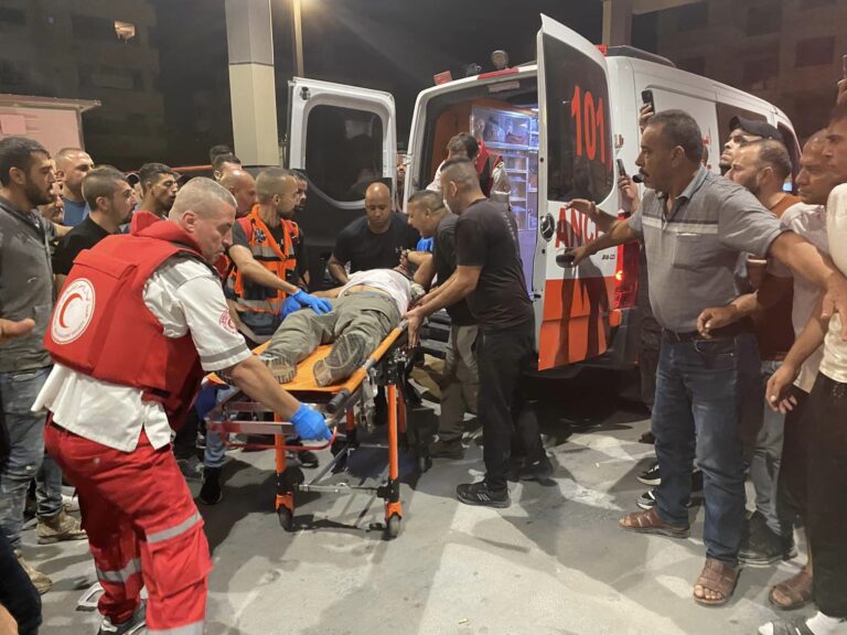 شهيدان وثلاث إصابات خطيرة في هجوم للمستعمرين على دير جرير شرق رام الله