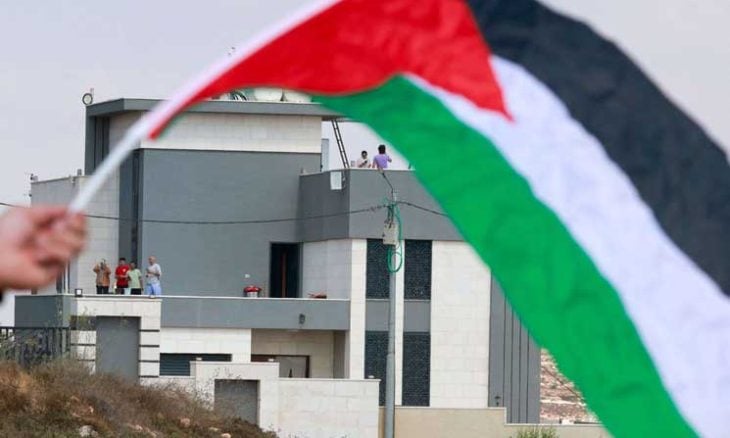 دبلوماسيون سابقون يطالبون باريس ولندن بحظر السلاح وفرض عقوبات تجارية على إسرائيل